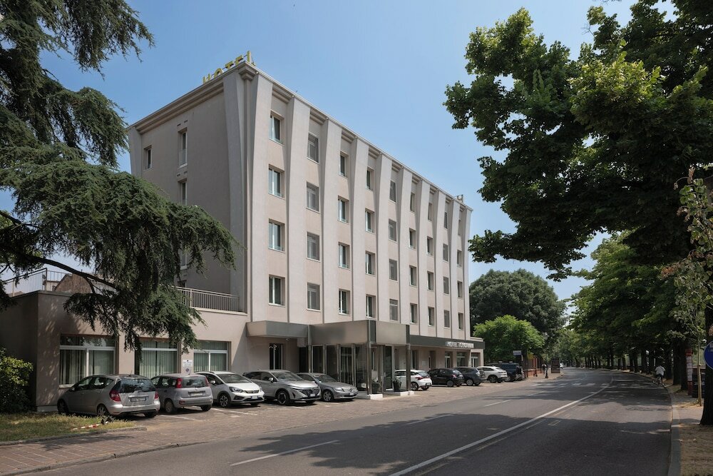 Фото Ibis Styles Parma Toscanini