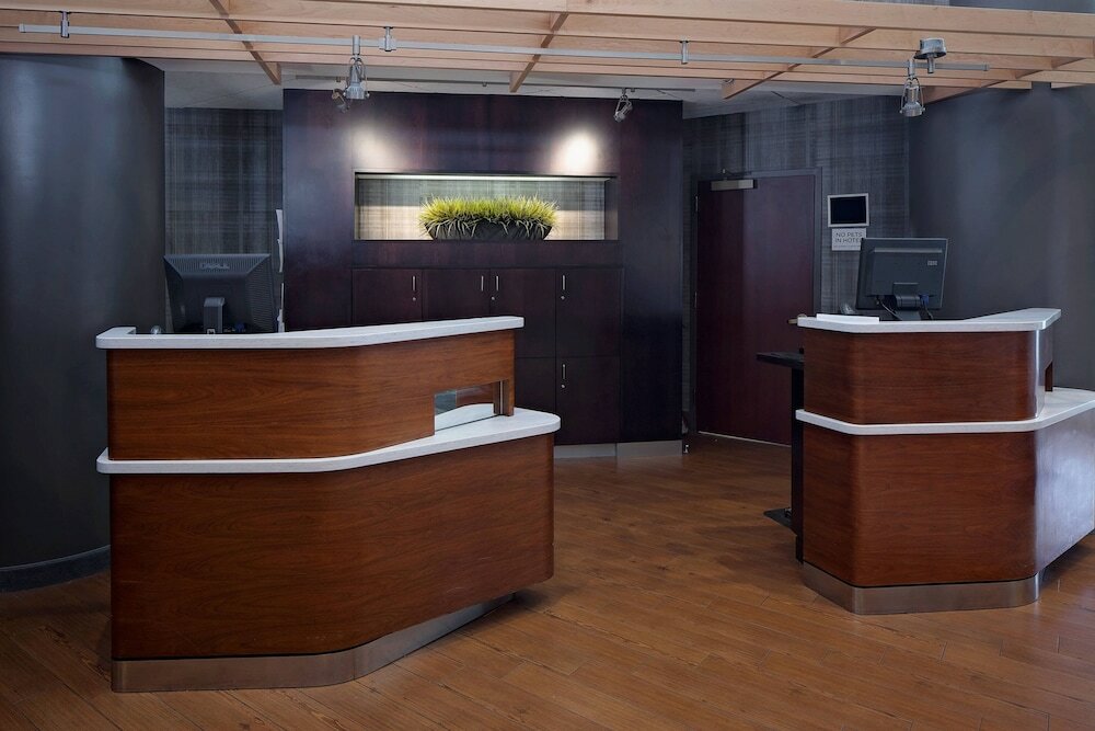 Фото Courtyard by Marriott Long Island MacArthur Airport