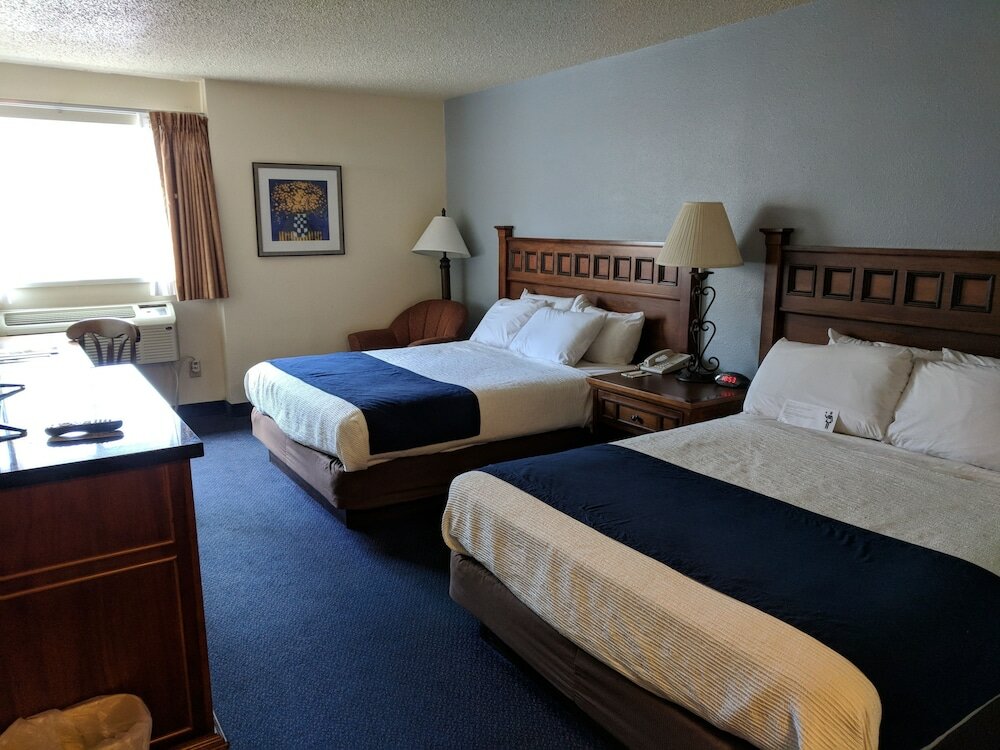 Фото Broadway Inn Conference Center
