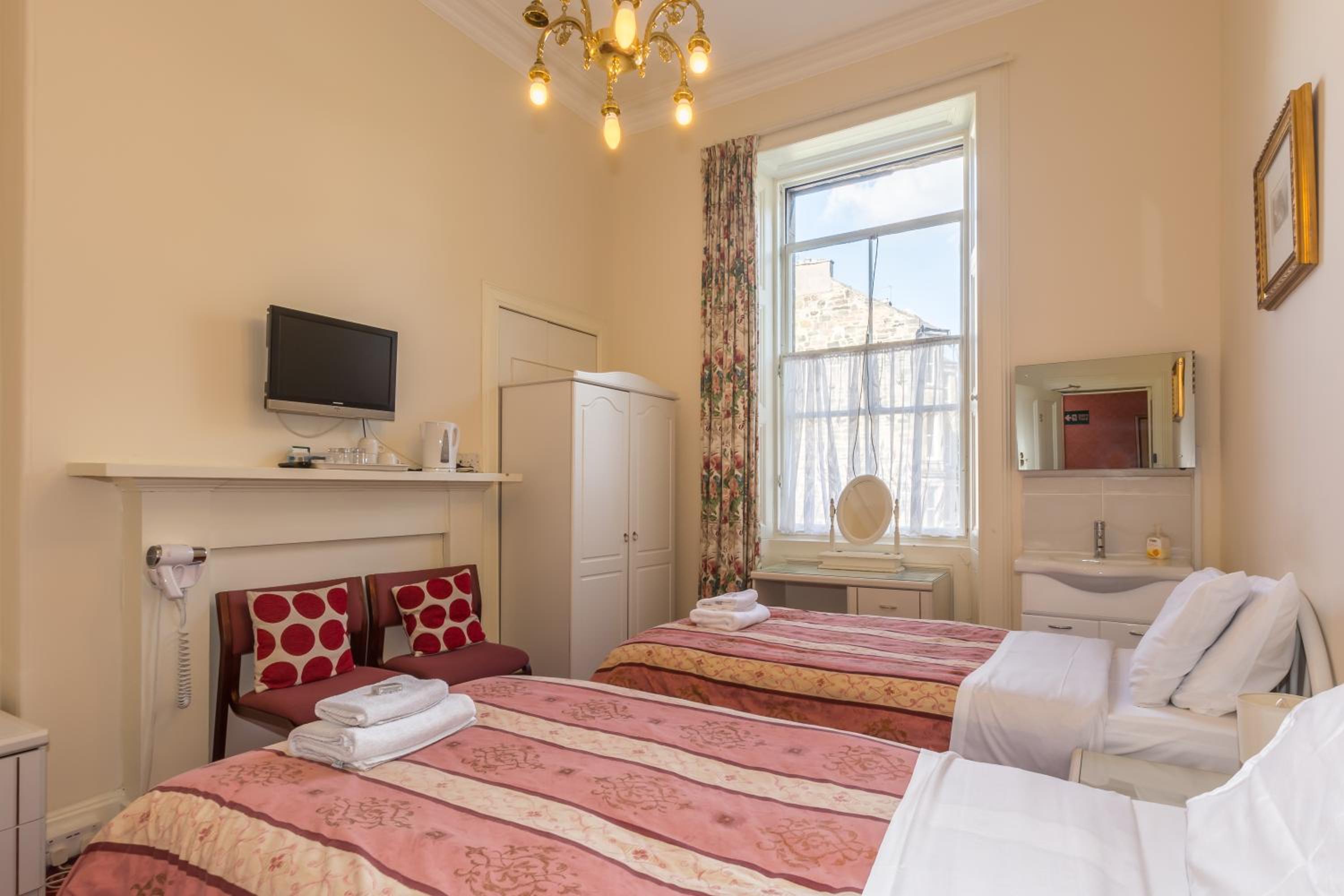 Фото Menzies Guest House