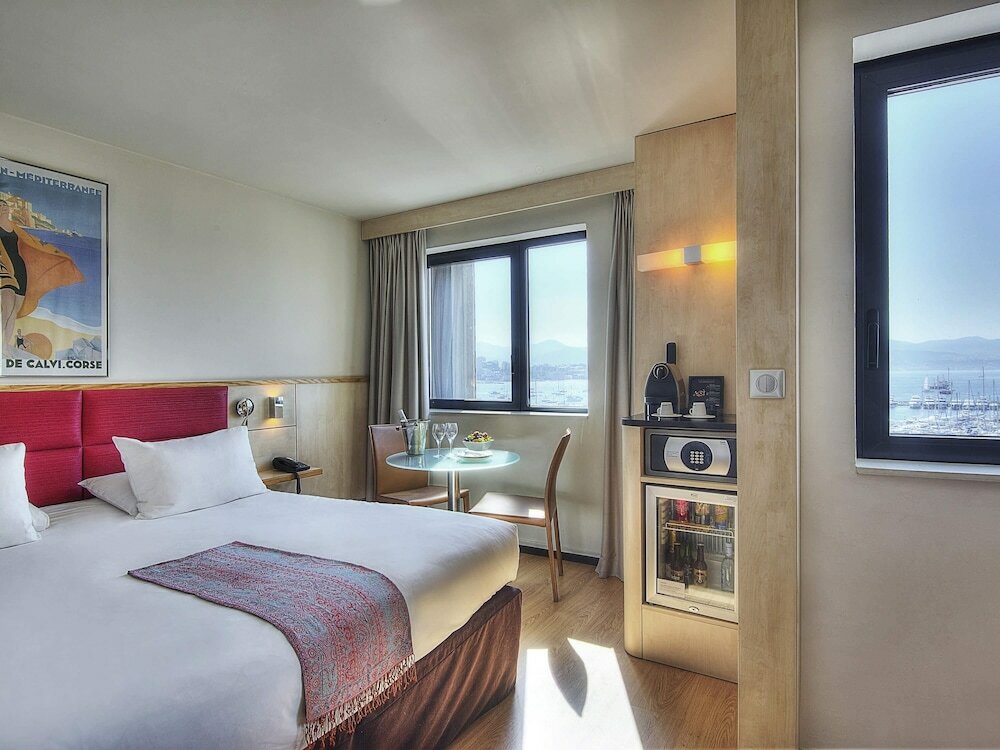 Фото Hôtel Mercure Ajaccio