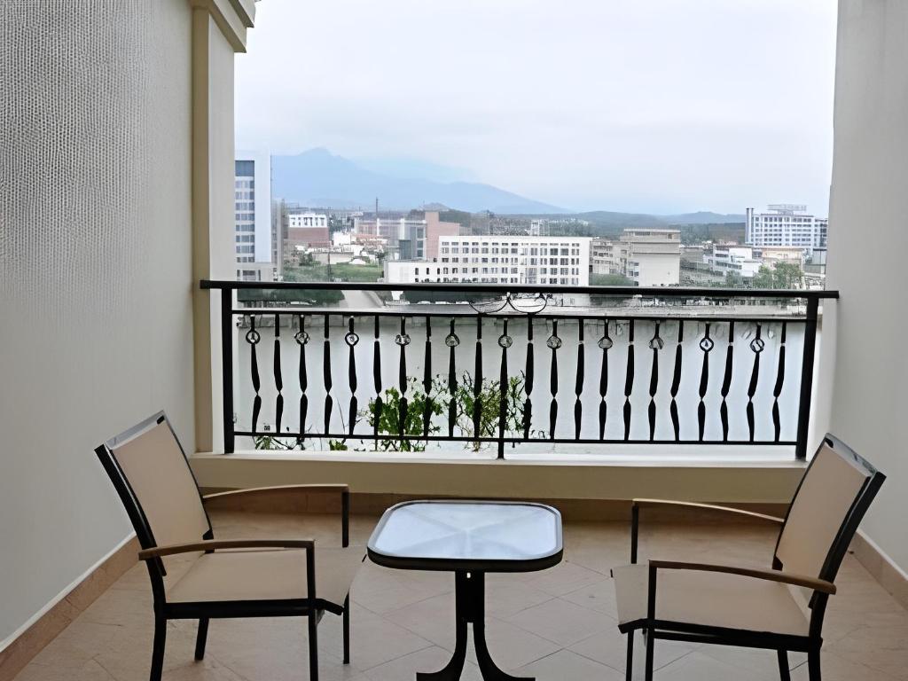 Фото Country Garden Phoenix Hotel Yunfu