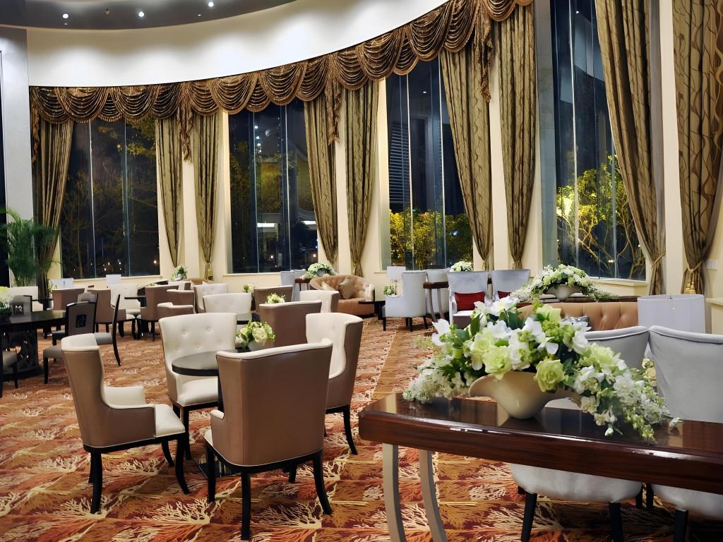 Фото Country Garden Phoenix Hotel Yunfu