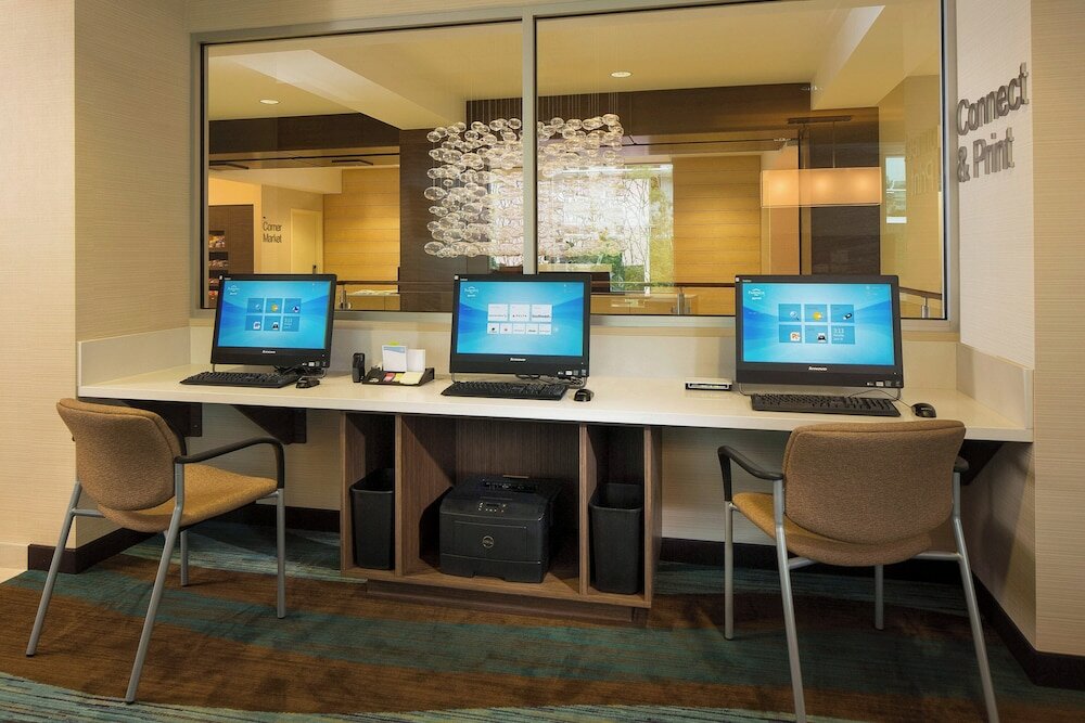 Фото Fairfield Inn & Suites by Marriott Calgary Downtown