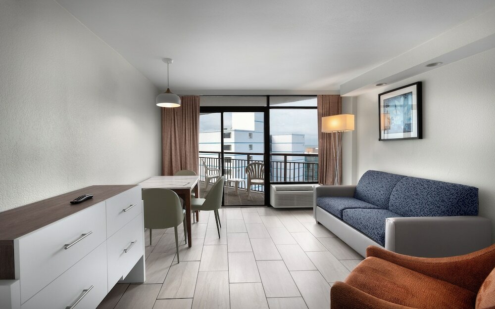 Фото Captain's Quarters Resort