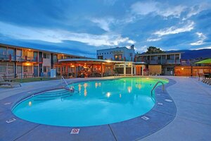 Гостиница Bowmont Motel
