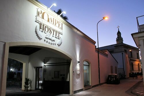 Гостиница Pompei Hostel Suites & Breakfast Deluxe в Помпеи