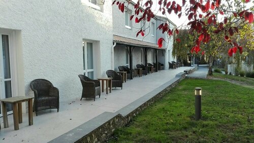 Гостиница Logis Hotel Le Rabelais в Фонтене-ле-Конте