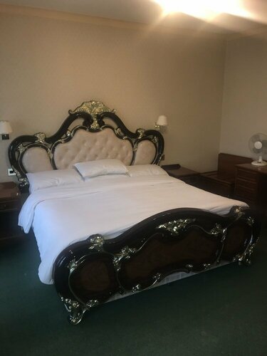 Гостиница Three Queens Hotel в Бертон-апон-Трент