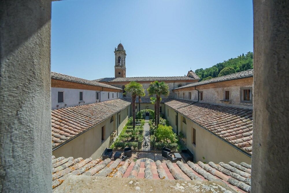 Фото Chiostro delle Monache Volterra
