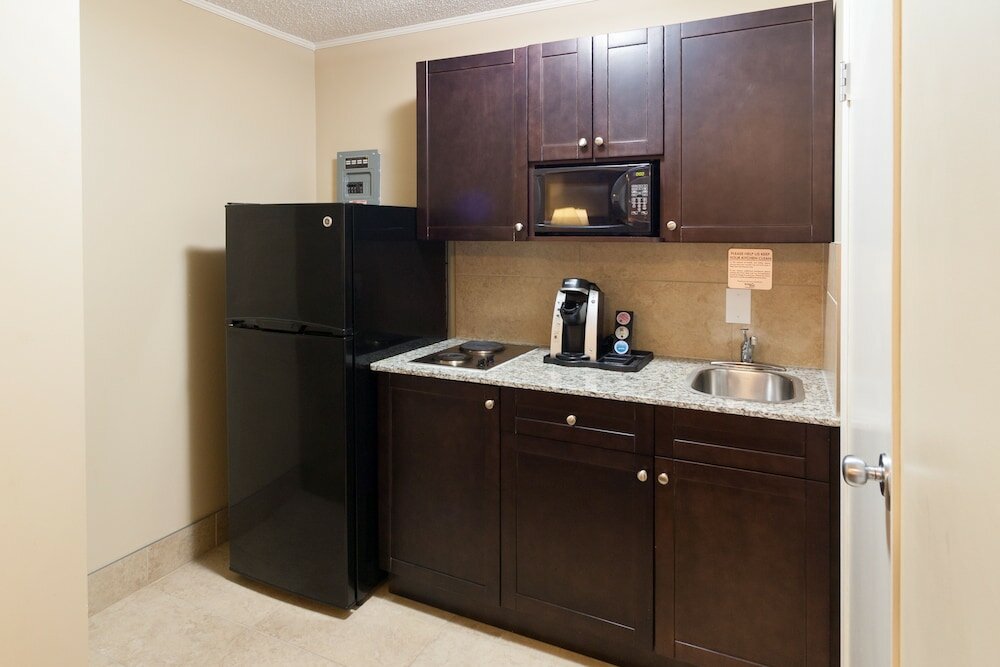 Фото BCMInns Drayton Valley