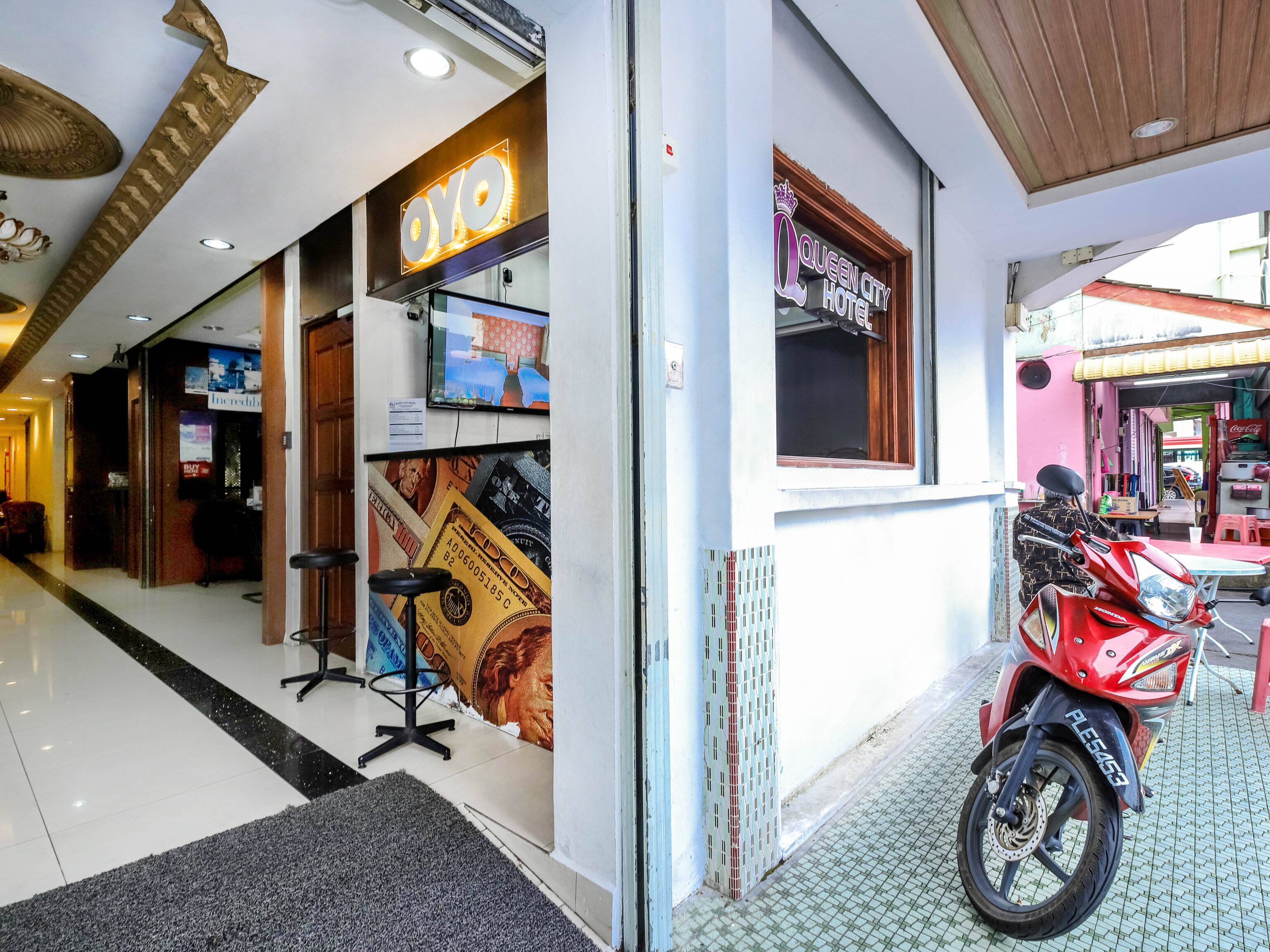 Фото Oyo 998 Queen City Hotel