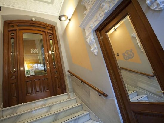 Фото Suites Gran VIA 44 Apartahotel