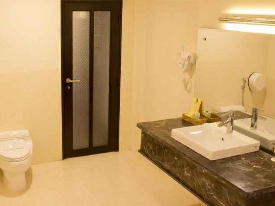 Фото International Hotel