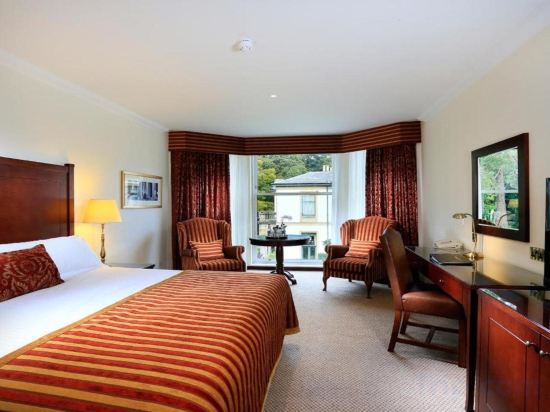 Фото Macdonald Norwood Hall Hotel
