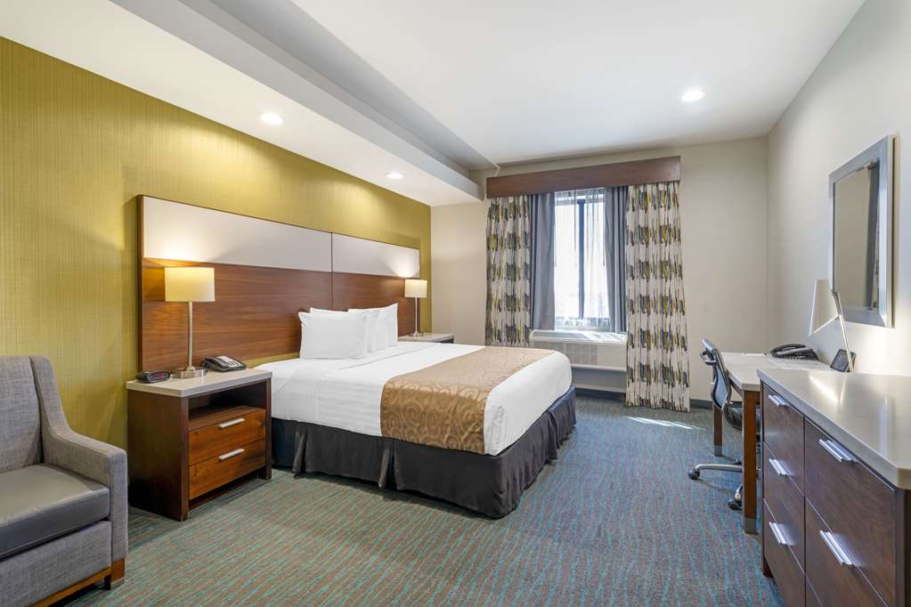 Фото Best Western Plus Gardena Inn & Suites