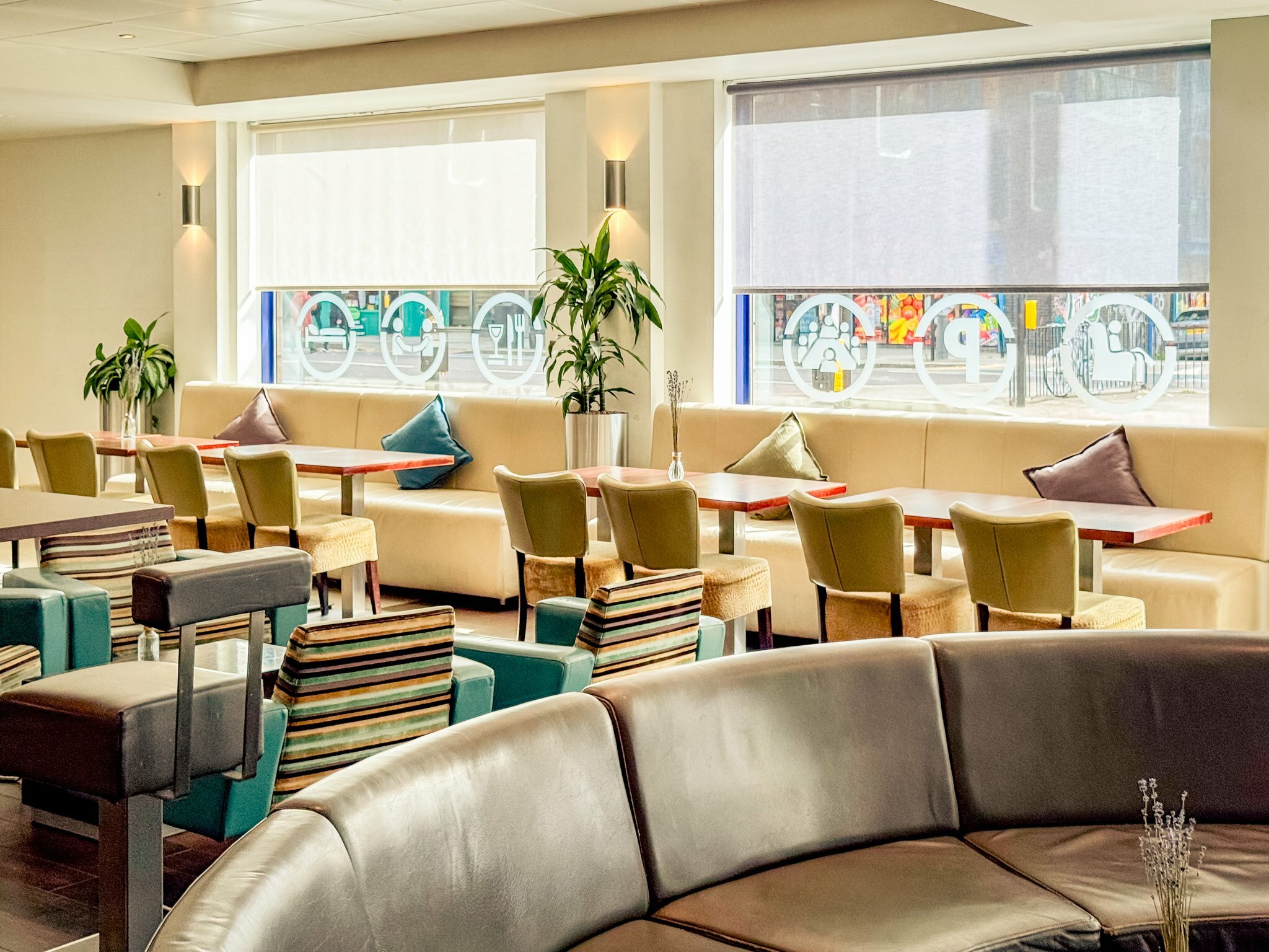 Фото Holiday Inn Express London - Stratford, an Ihg Hotel