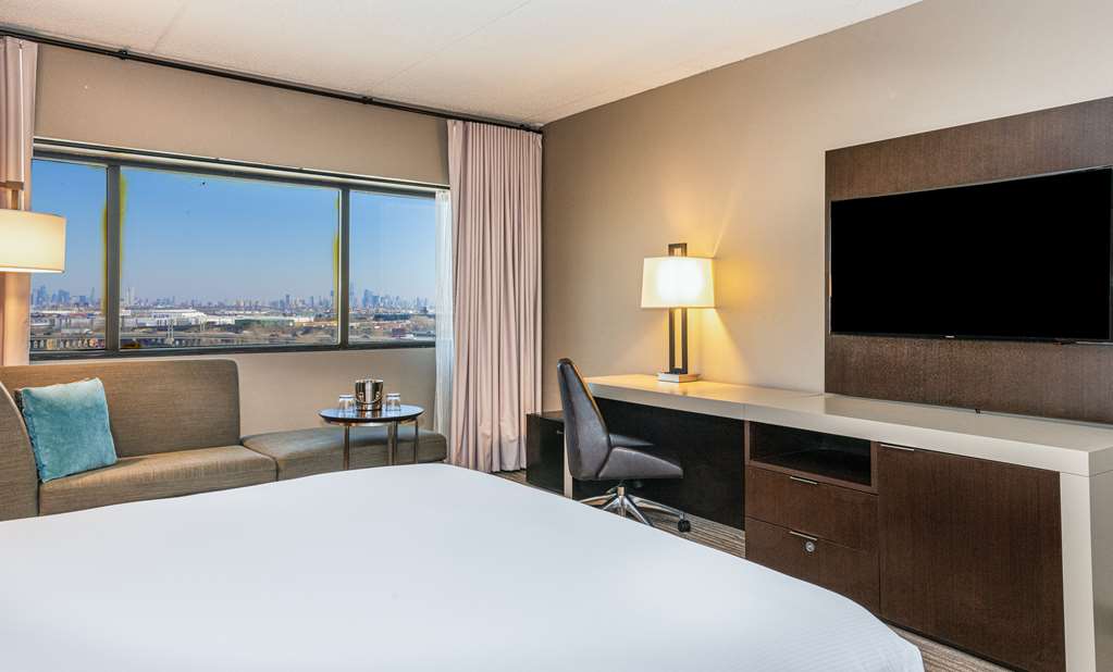 Фото DoubleTree by Hilton Hotel Newark Airport