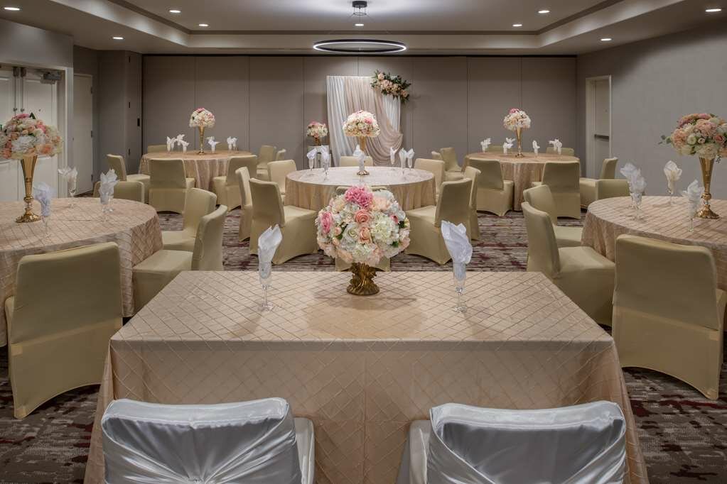 Фото Hilton Garden Inn Fontana