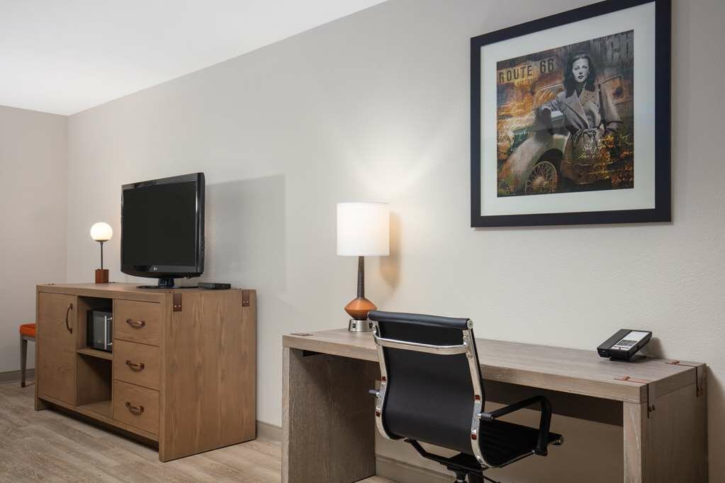 Фото Best Western Plus King's Inn & Suites