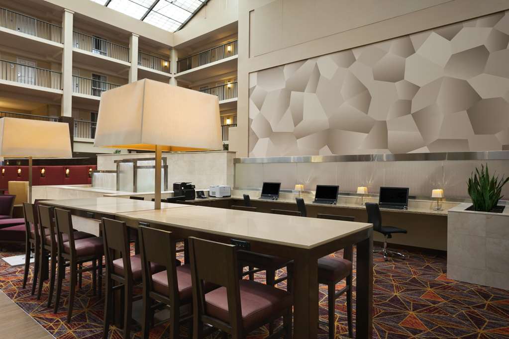 Фото Embassy Suites by Hilton Cleveland Beachwood