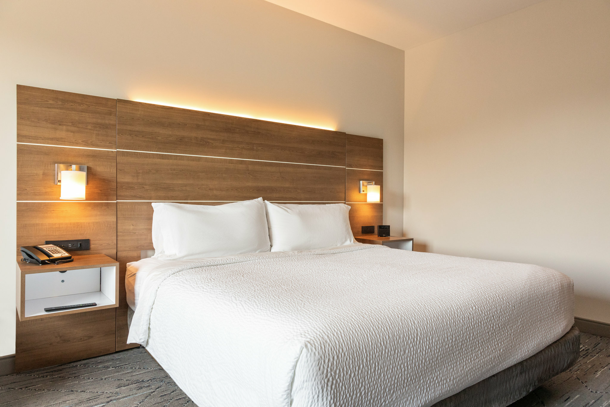 Фото Holiday Inn Express & Suites Victoria Colwood by IHG