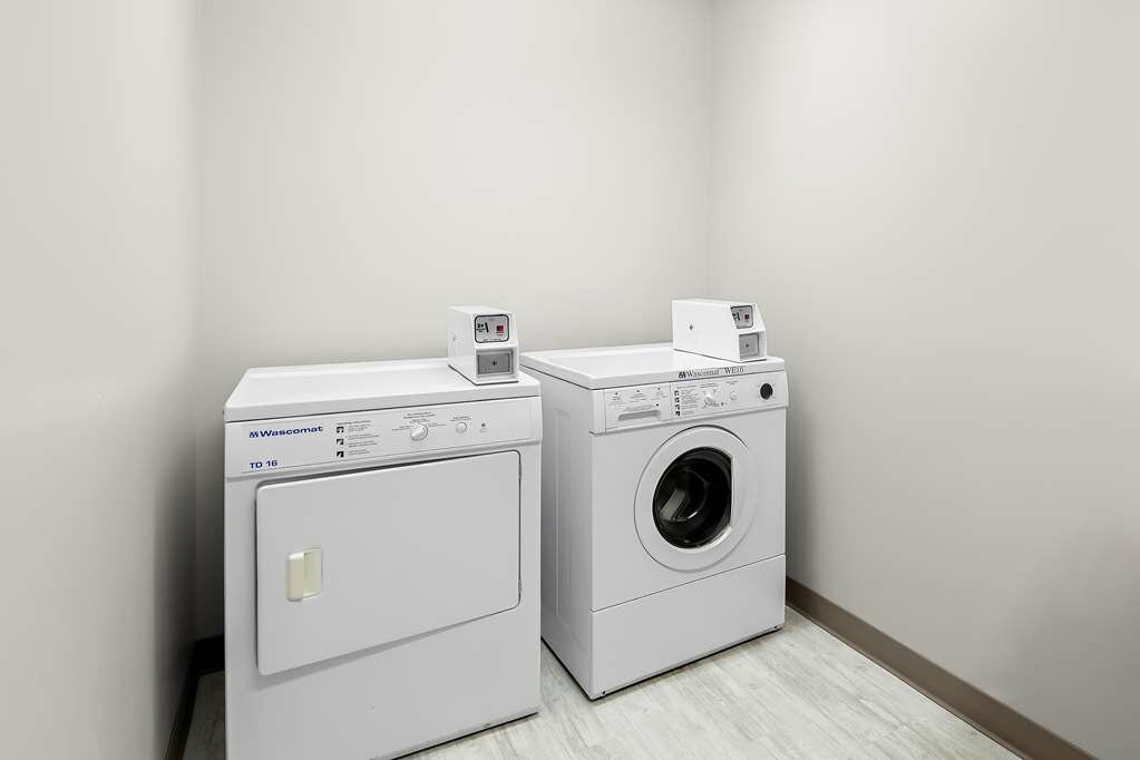 Фото Surestay Plus by Best Western Hardisty