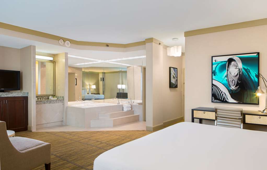 Фото Doubletree by Hilton Hotel Miami Airport & Convention Center