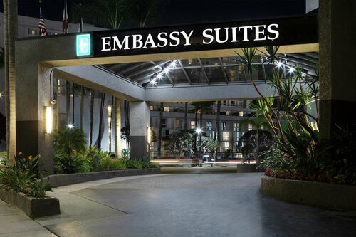 Гостиница Embassy Suites by Hilton Los Angeles International Airport North в Лос-Анджелесе