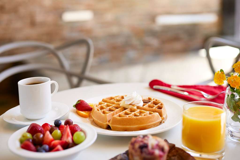 Фото Hilton Garden Inn Las Colinas