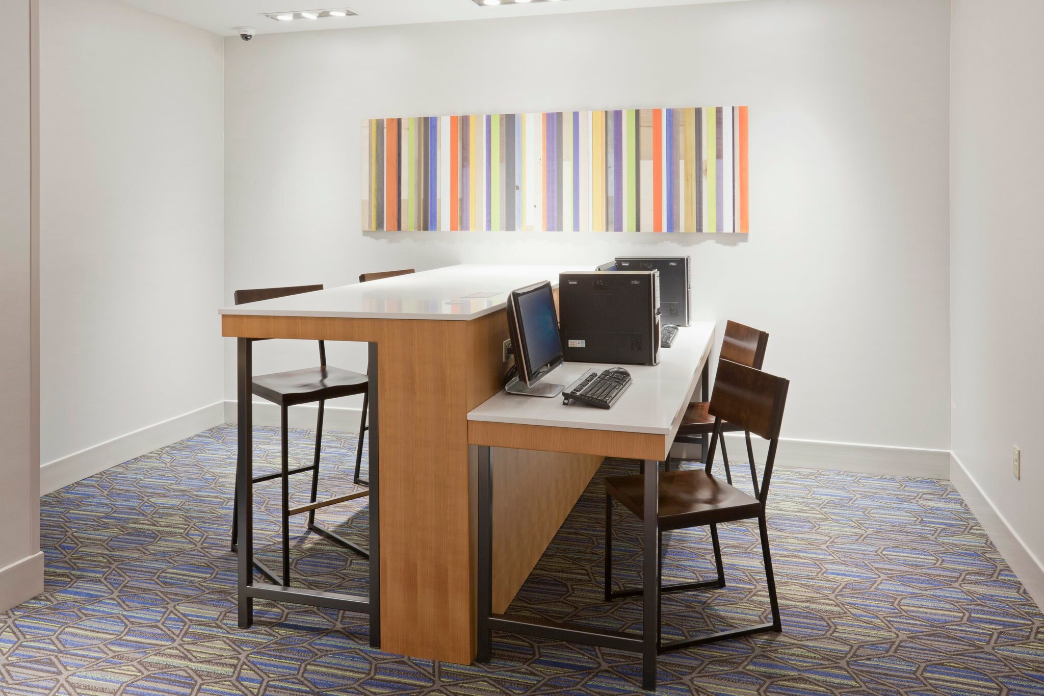 Фото Holiday Inn Express Roseville-St. Paul, an Ihg Hotel