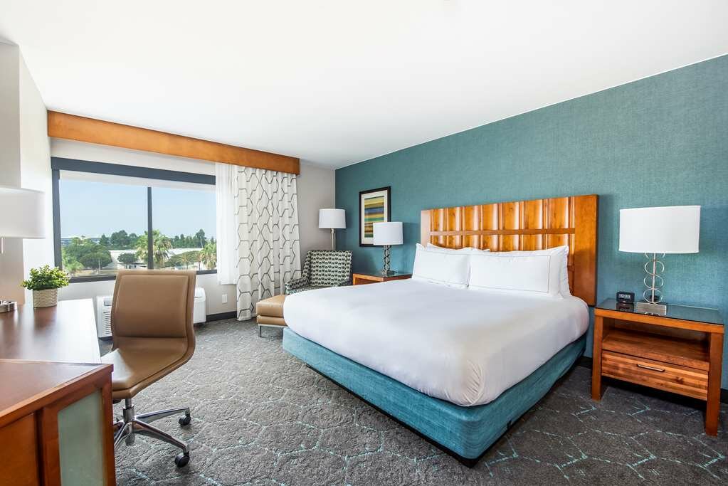 Фото DoubleTree by Hilton Carson