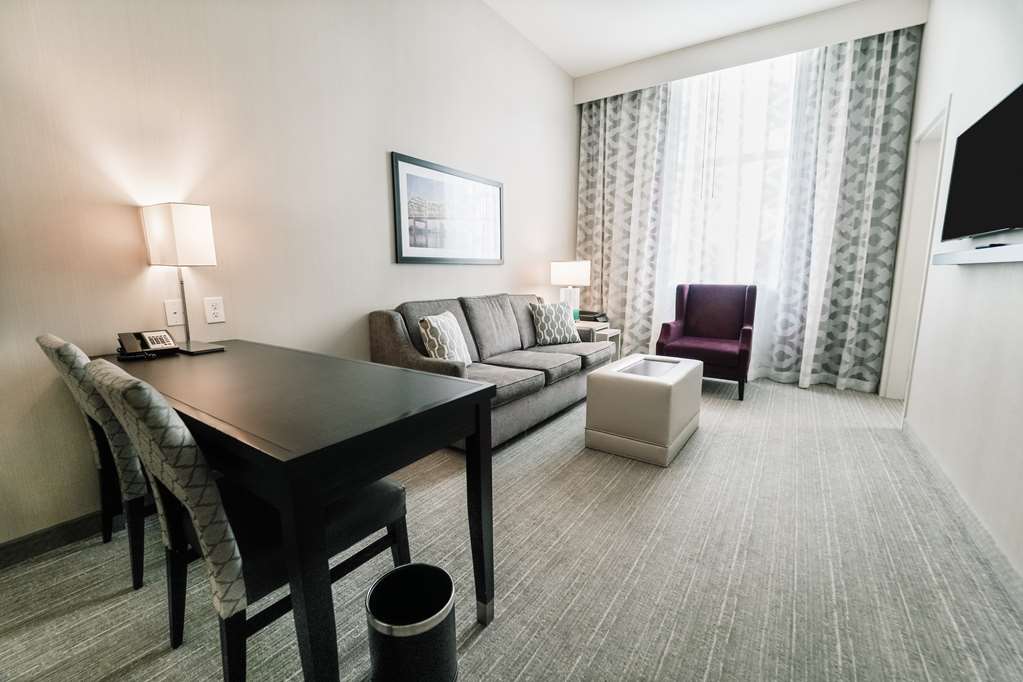 Фото Embassy Suites Louisville Downtown