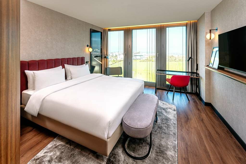 Фото Radisson Blu Hotel At Porsche Design Tower Stuttgart