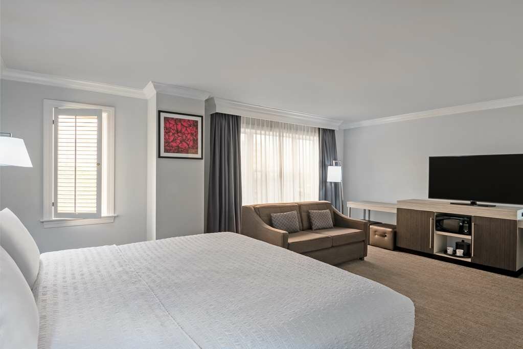 Фото Hampton Inn & Suites Stamford