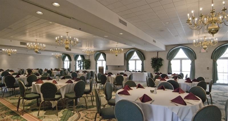 Фото Best Western Plus The Inn at Hampton