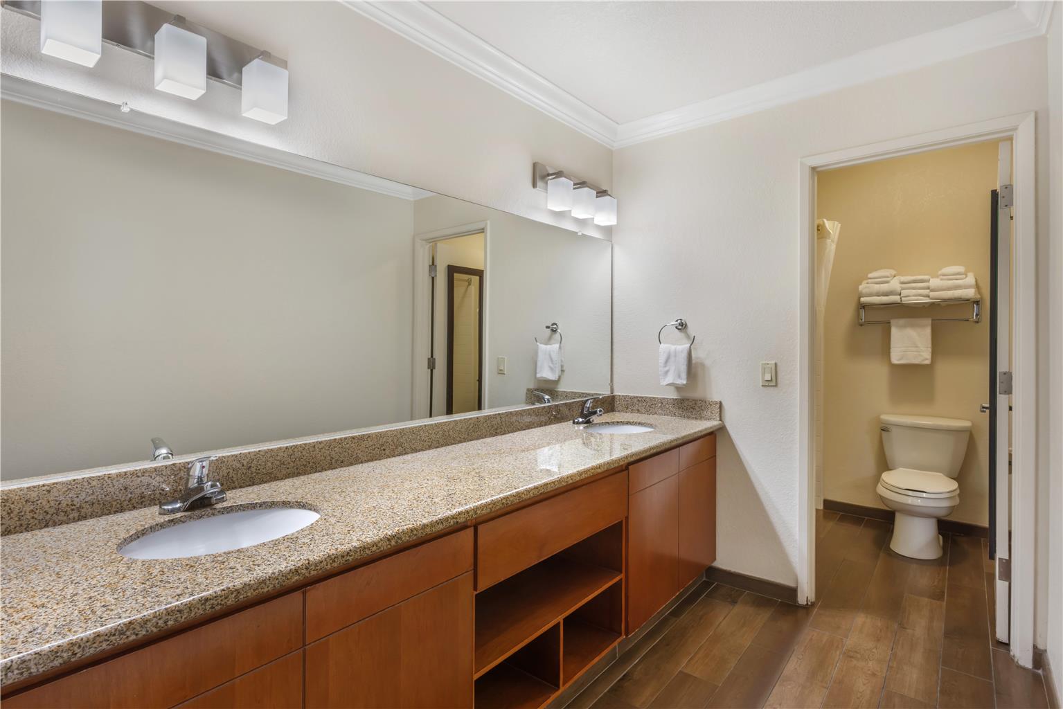 Фото Best Western Town & Country Lodge
