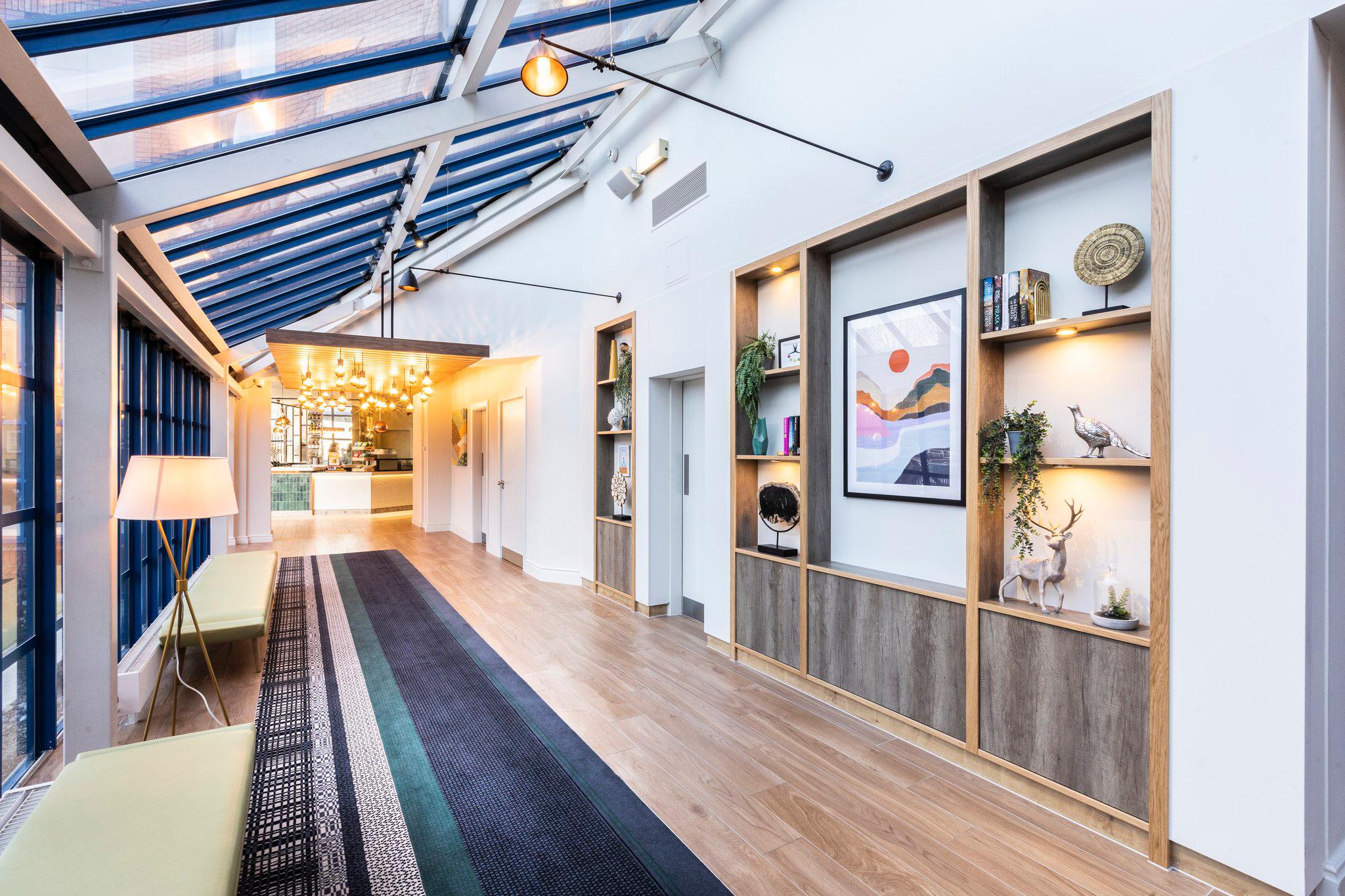 Фото Holiday Inn London - Sutton, an Ihg Hotel