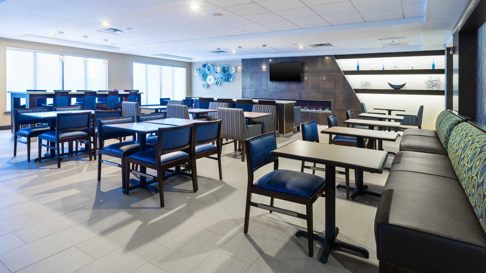 Фото Holiday Inn Express & Suites Midland Loop 250, an Ihg Hotel