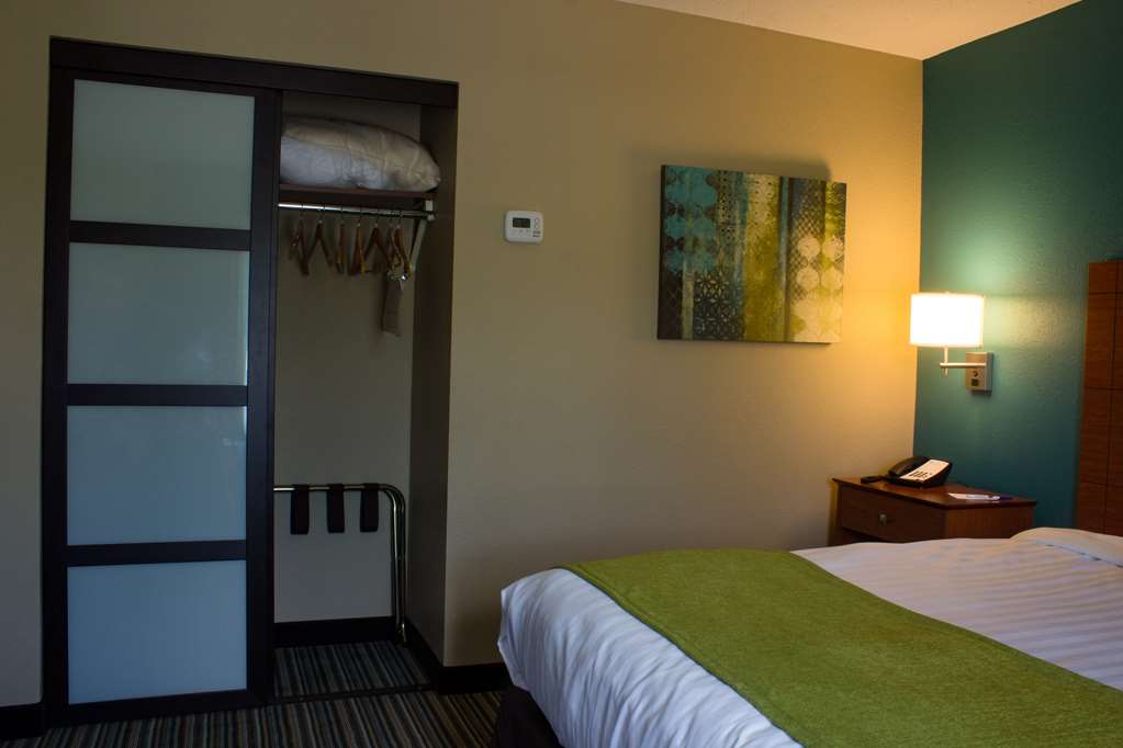 Фото Best Western Plus Menomonie Inn & Suites
