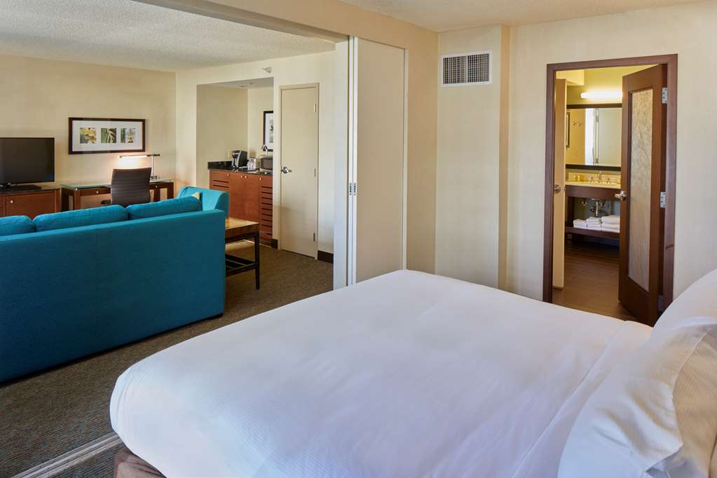 Фото DoubleTree by Hilton Alana - Waikiki Beach