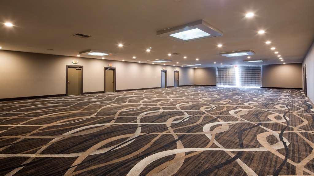 Фото SureStay Plus Hotel by Best Western Point Richmond
