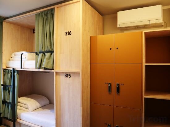 Фото The Bee Hostel