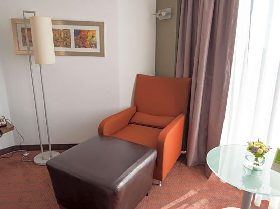 Фото Holiday Inn Almaty