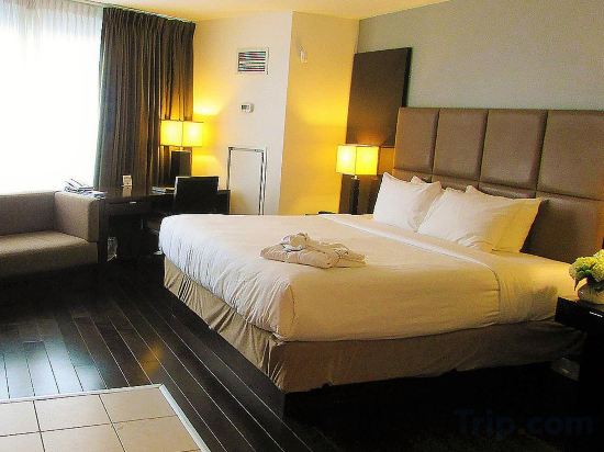 Фото Pantages Hotel Downtown Toronto