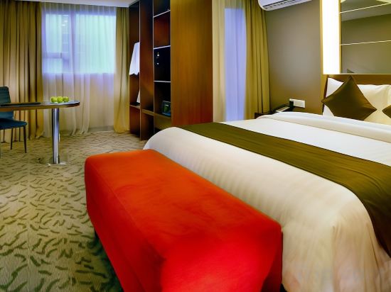 Фото Aston Pluit Hotel & Residence