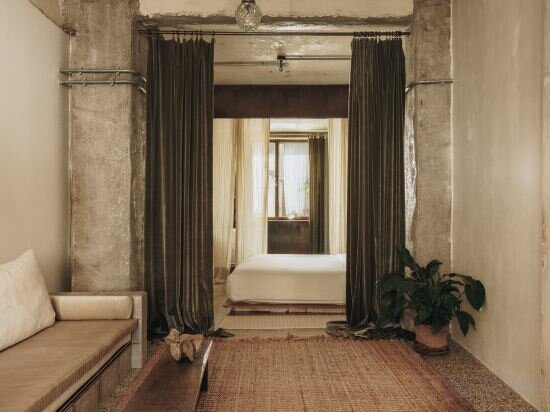 Фото Mona Athens