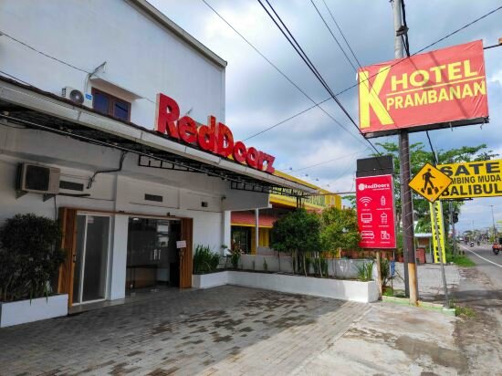 Hotel RedDoorz near Prambanan Temple, Central Java, photo