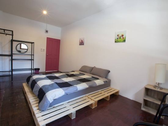 Фото Zee Thai Hostel