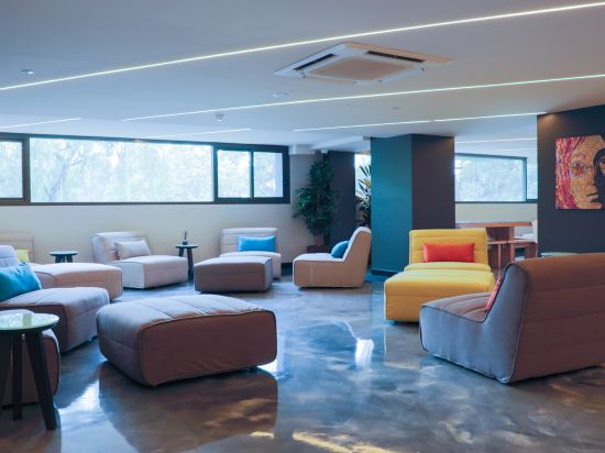 Фото Studio 8 Residences - Adults Only